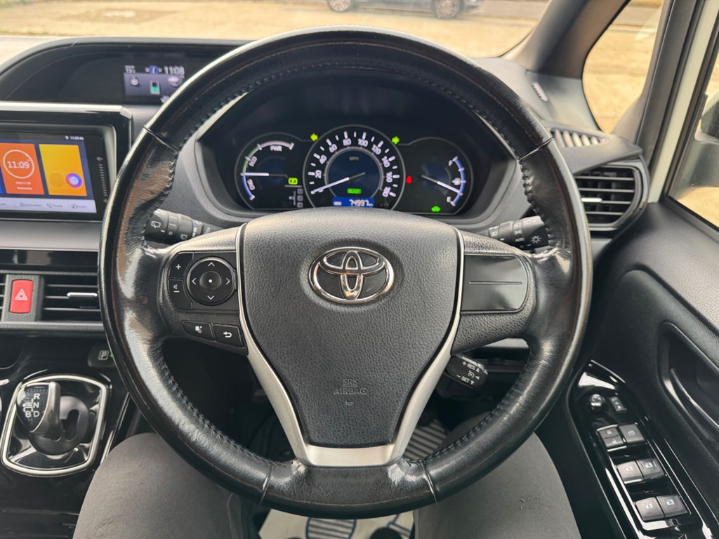 Used Toyota Voxy 2017 for sale - 76480001: Photo 34