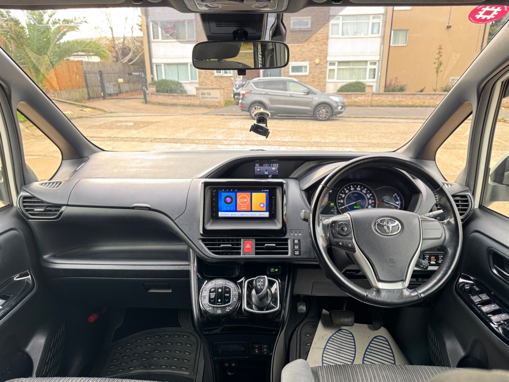 Used Toyota Voxy 2017 for sale - 76480001: Photo 37