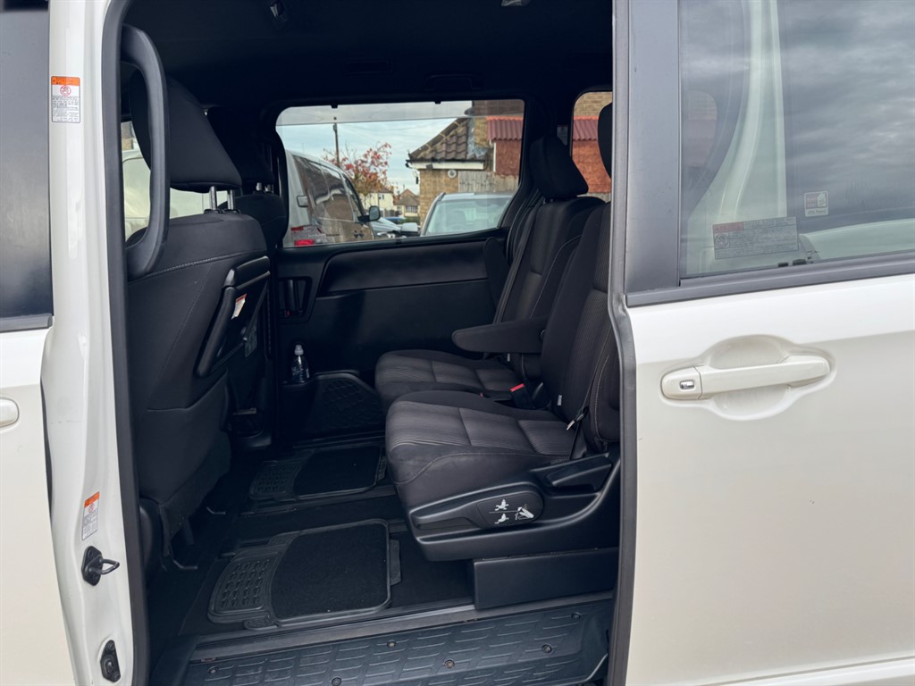 Used Toyota Voxy 2017 for sale - 76480001: Photo 38