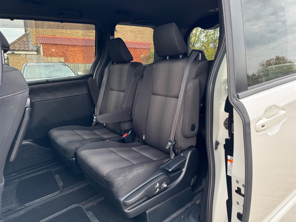 Used Toyota Voxy 2017 for sale - 76480001: Photo 39