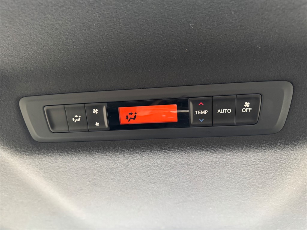 Used Toyota Voxy 2017 for sale - 76480001: Photo 42