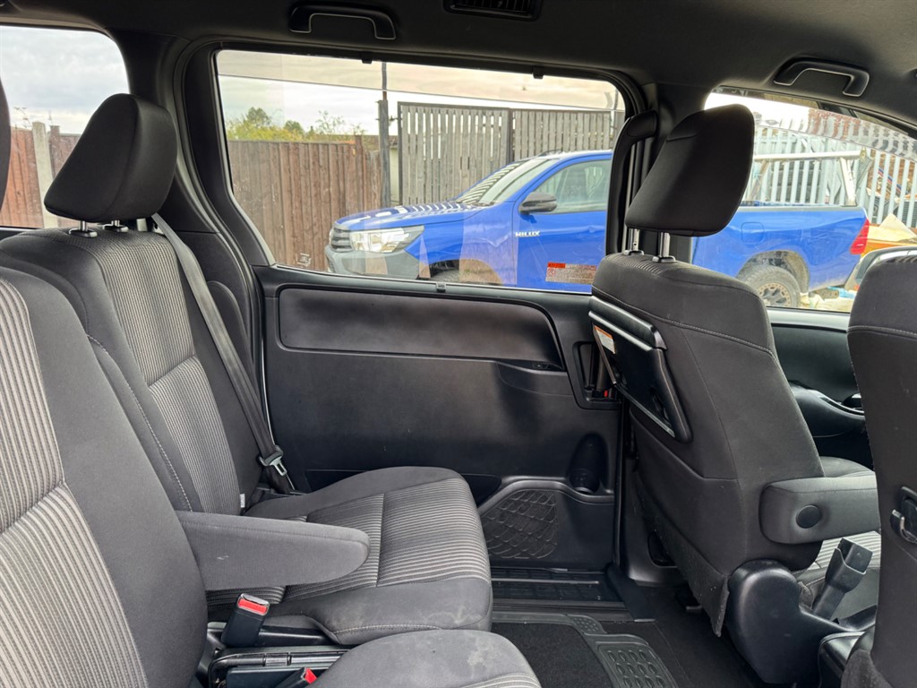 Used Toyota Voxy 2017 for sale - 76480001: Photo 46