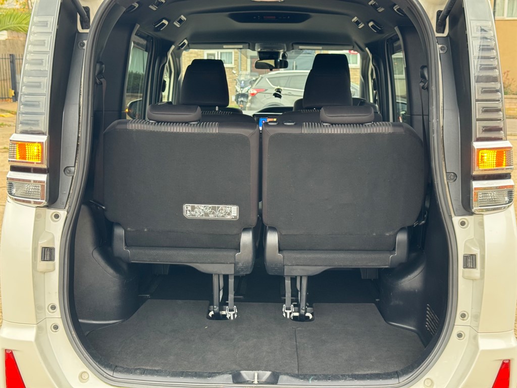 Used Toyota Voxy 2017 for sale - 76480001: Photo 52