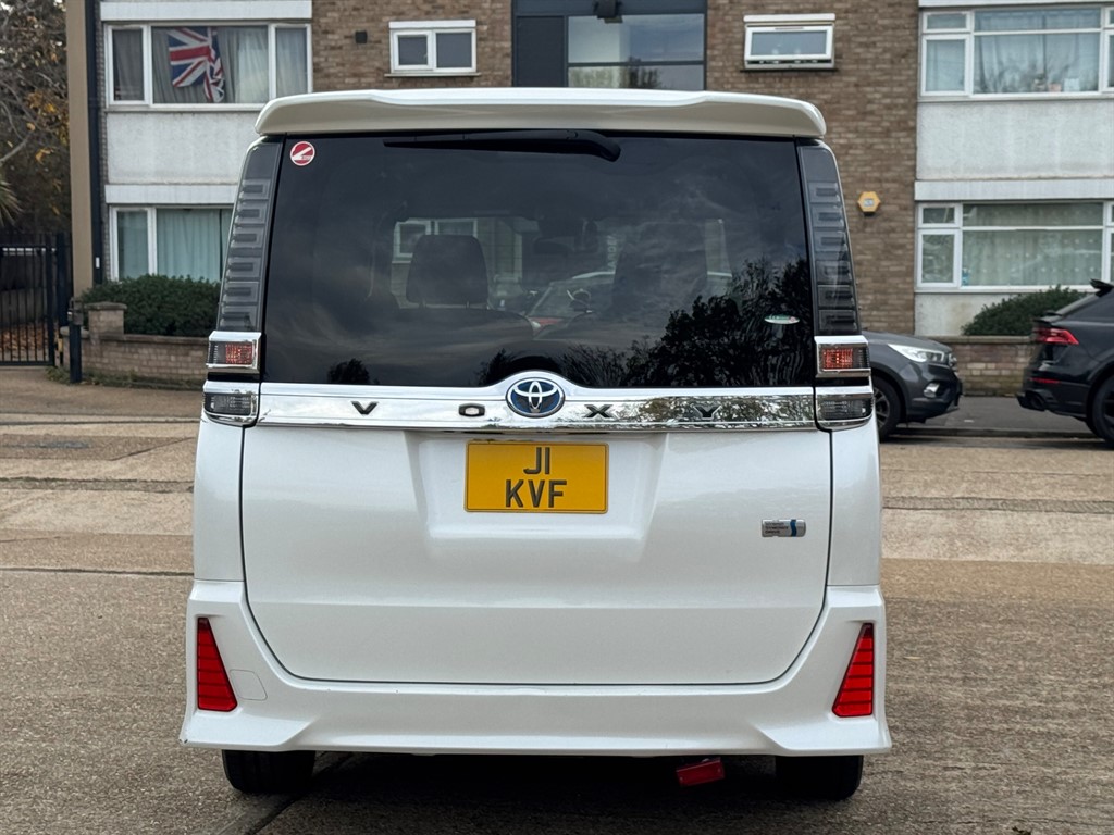 Used Toyota Voxy 2017 for sale - 76480001: Photo 54