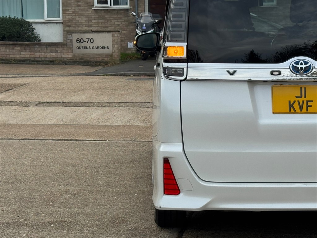 Used Toyota Voxy 2017 for sale - 76480001: Photo 55