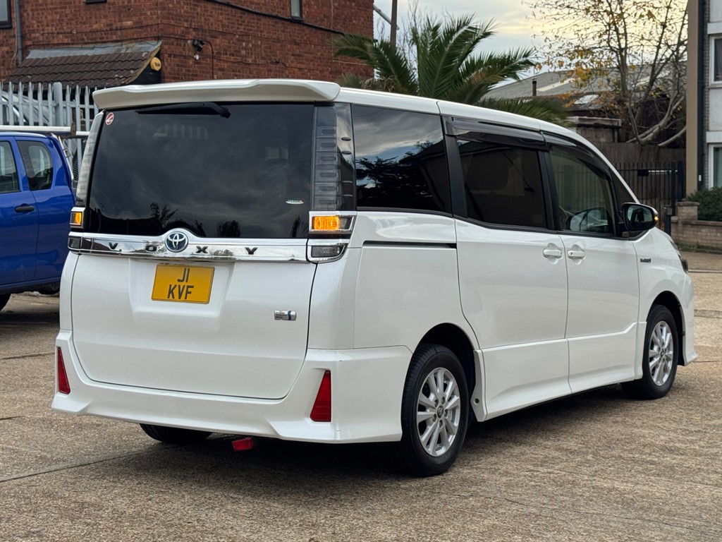 Used Toyota Voxy 2017 for sale - 76480001: Photo 6