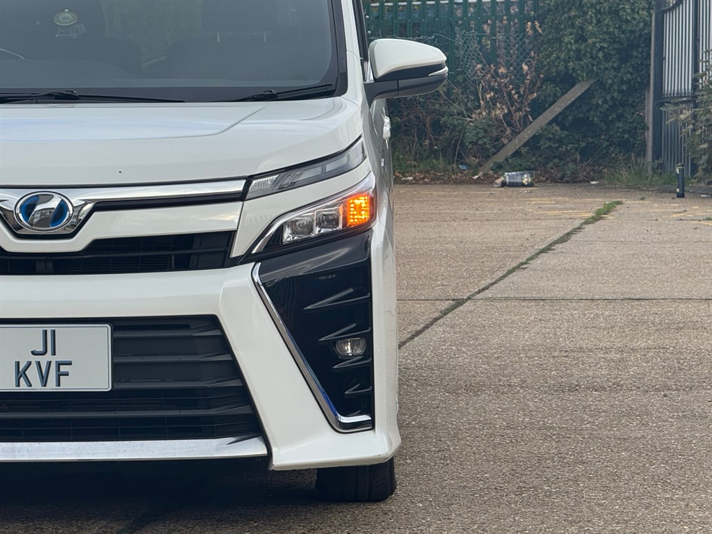 Used Toyota Voxy 2017 for sale - 76480001: Photo 63