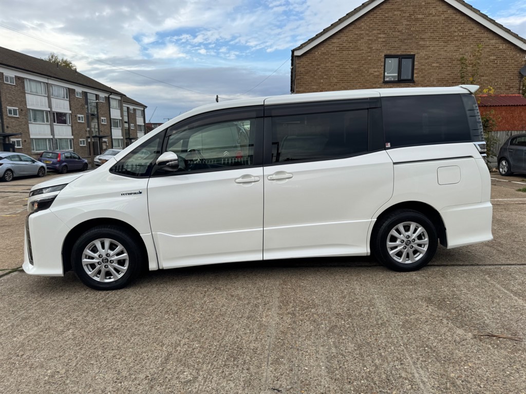 Used Toyota Voxy 2017 for sale - 76480001: Photo 8