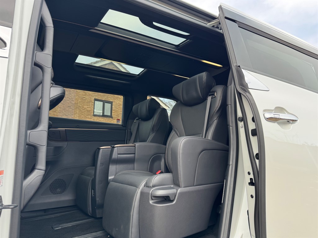 Used Toyota Alphard 2024 for sale - 77393644: Photo 56