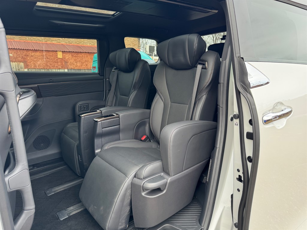 Used Toyota Alphard 2024 for sale - 77393644: Photo 57
