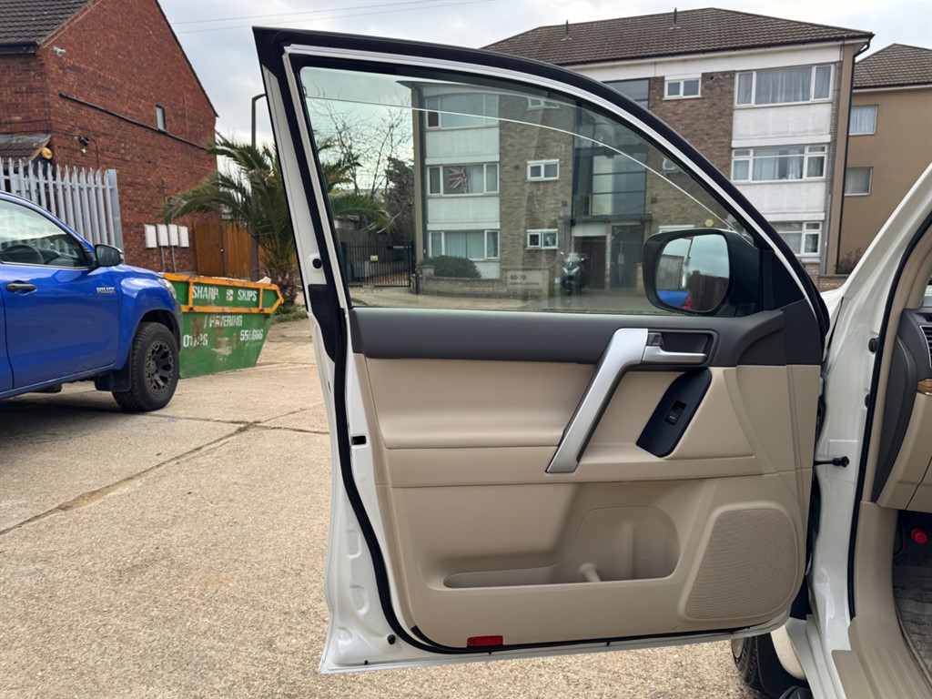 Used Toyota Land Cruiser 2023 for sale - 76532401: Photo 17