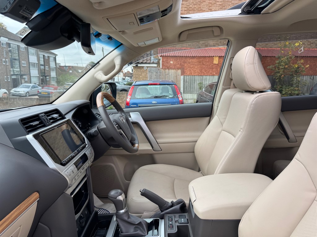 Used Toyota Land Cruiser 2023 for sale - 76532401: Photo 21