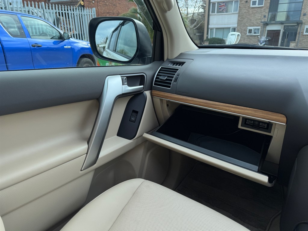 Used Toyota Land Cruiser 2023 for sale - 76532401: Photo 24