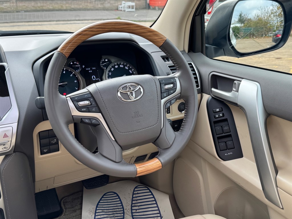 Used Toyota Land Cruiser 2023 for sale - 76532401: Photo 34