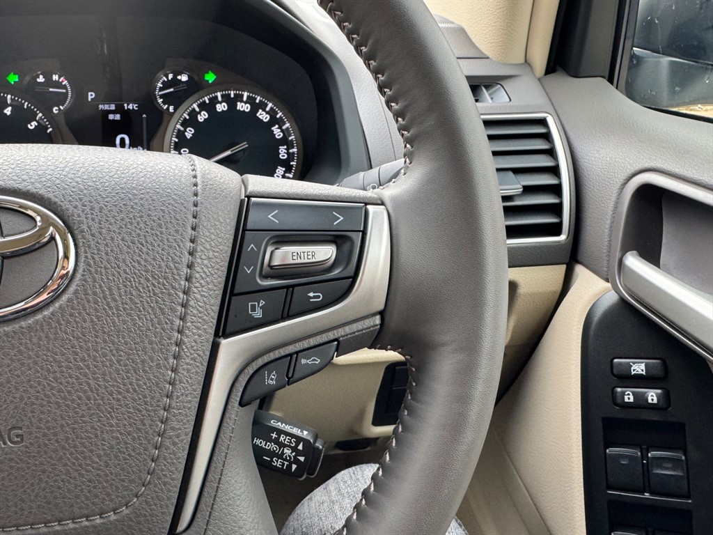 Used Toyota Land Cruiser 2023 for sale - 76532401: Photo 38