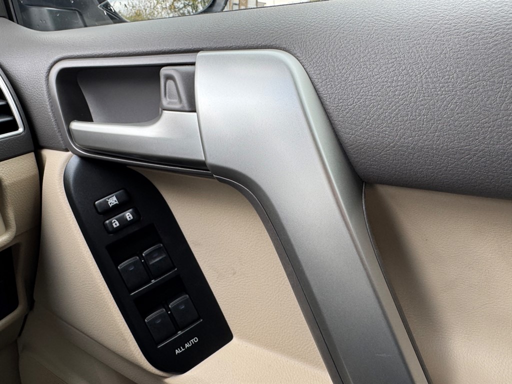 Used Toyota Land Cruiser 2023 for sale - 76532401: Photo 45