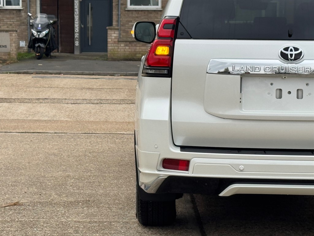 Used Toyota Land Cruiser 2023 for sale - 76532401: Photo 75