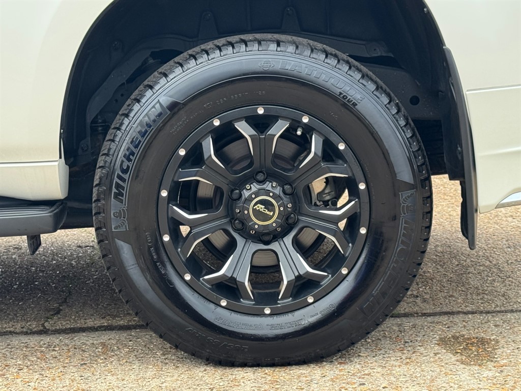 Used Toyota Land Cruiser 2023 for sale - 76532401: Photo 87