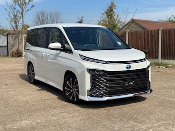 Used Toyota Voxy 2024 for sale - 75570908: Photo
