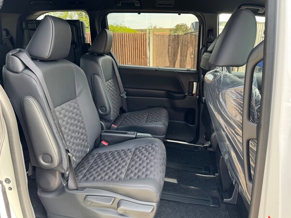 Used Toyota Voxy 2024 for sale - 75570908: Photo 43