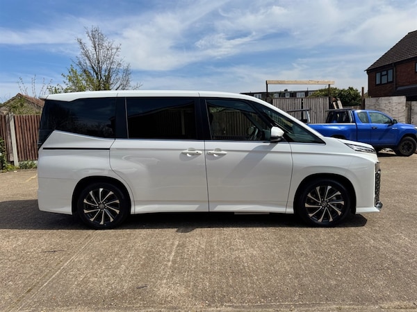 Used Toyota Voxy 2024 for sale - 75570908: Photo 8