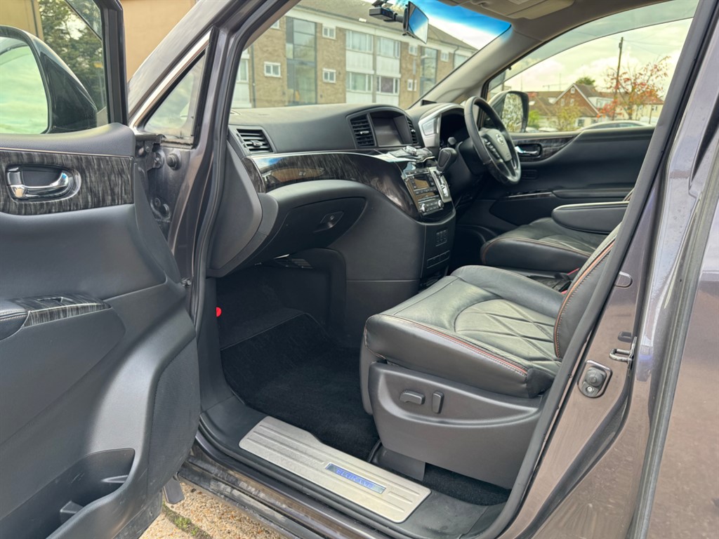 Used Nissan Elgrand 2018 for sale - 76532403: Photo 14