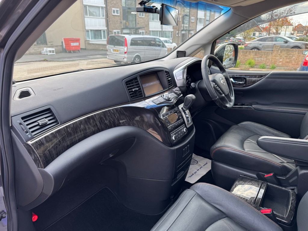 Used Nissan Elgrand 2018 for sale - 76532403: Photo 17