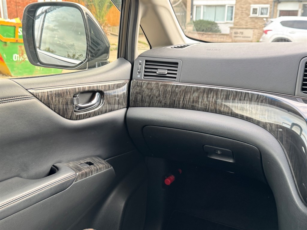 Used Nissan Elgrand 2018 for sale - 76532403: Photo 20