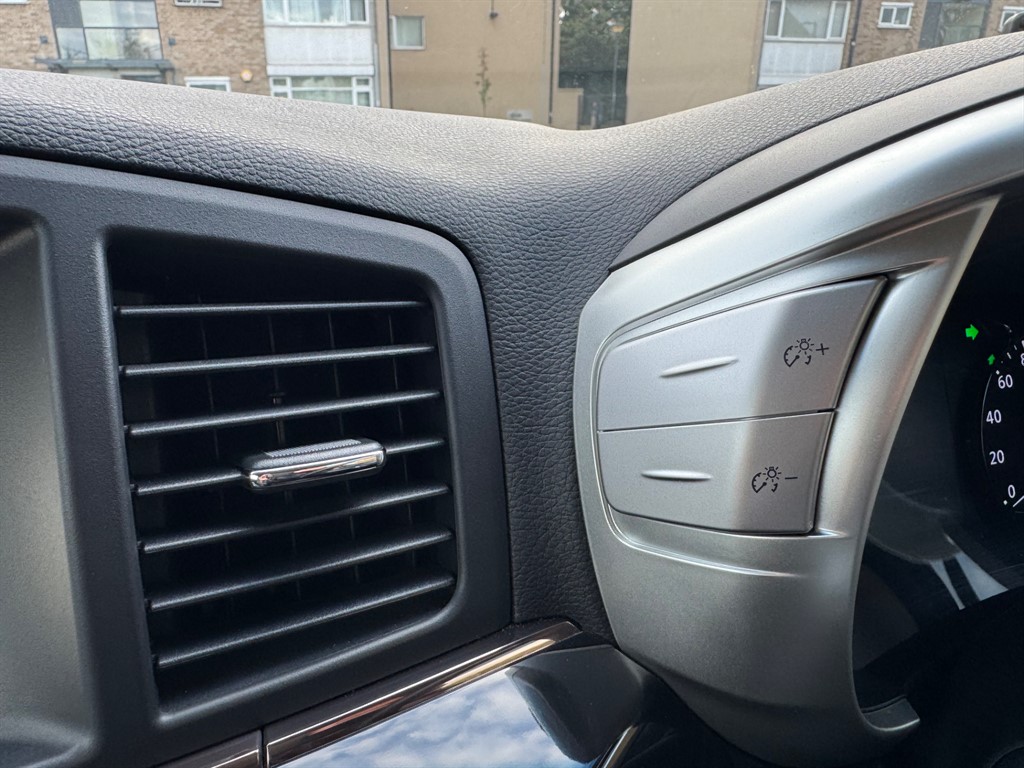 Used Nissan Elgrand 2018 for sale - 76532403: Photo 34