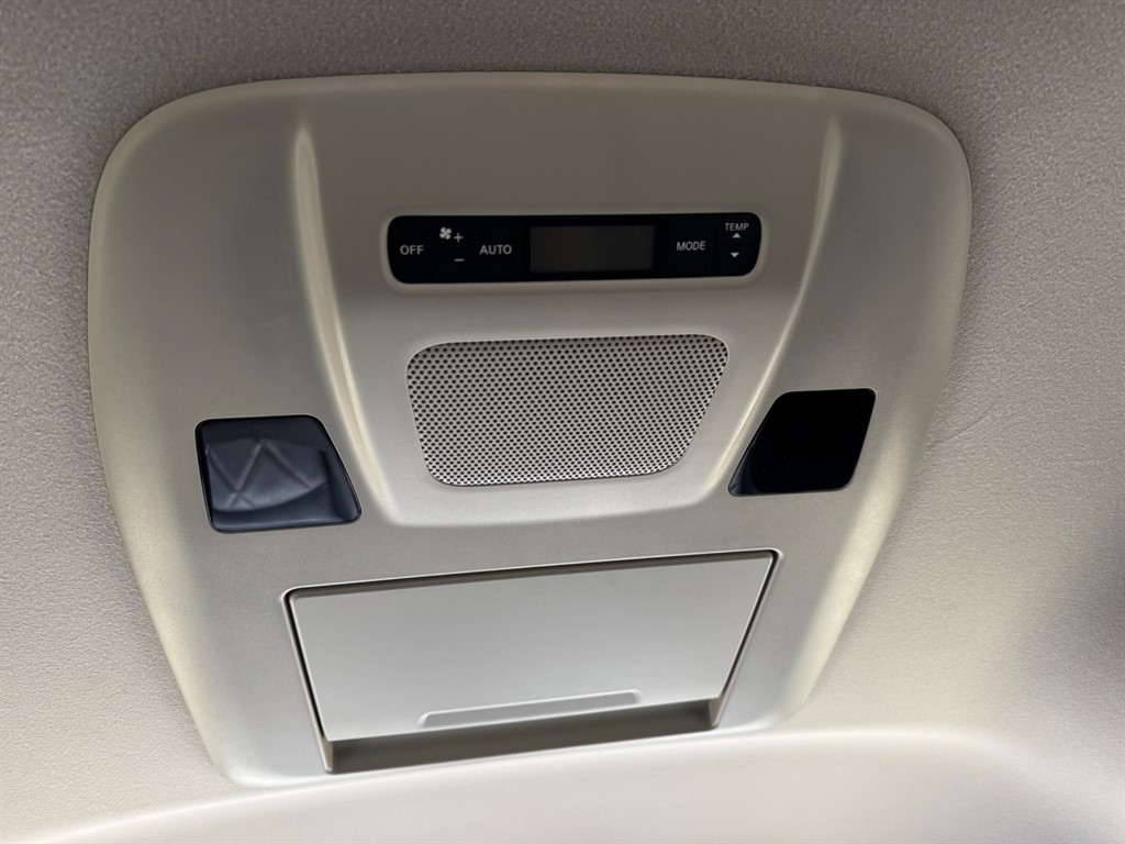 Used Nissan Elgrand 2018 for sale - 76532403: Photo 45