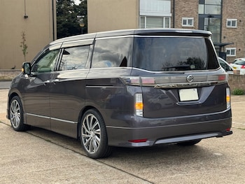Used Nissan Elgrand 2018 for sale - 76532403: Photo