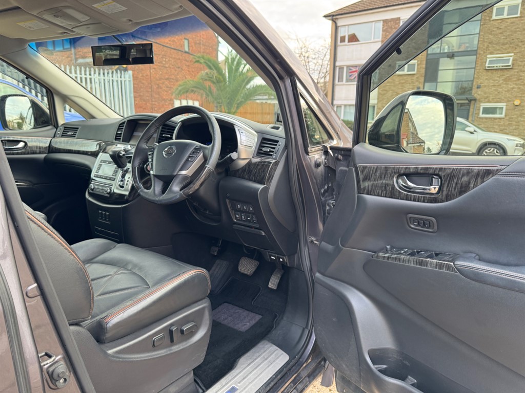 Used Nissan Elgrand 2018 for sale - 76532403: Photo 9