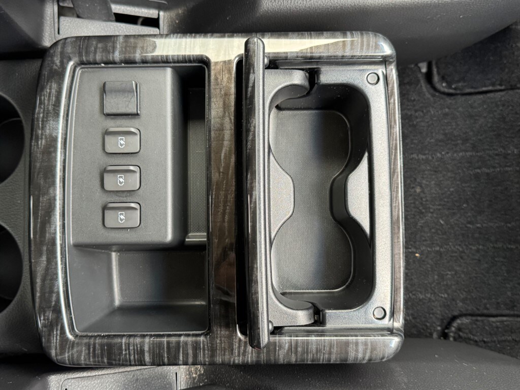 Used Nissan Elgrand 2019 for sale - 77810501: Photo 37