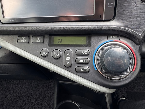 Used Toyota Aqua 2013 for sale - 75572079: Photo 21
