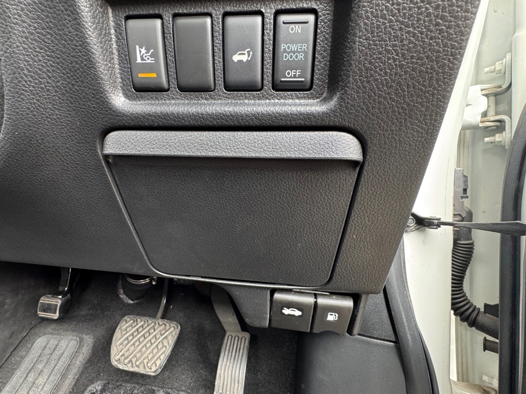 Used Nissan Elgrand 2018 for sale - 78061576: Photo 42