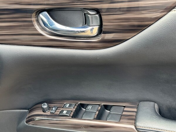 Used Nissan Elgrand 2018 for sale - 75572001: Photo 12