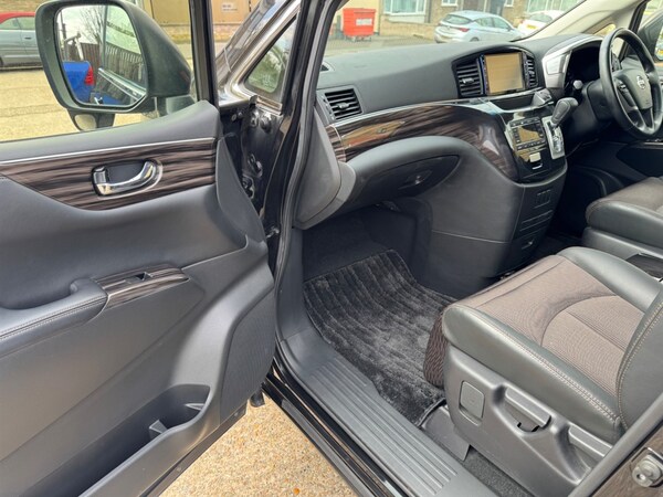 Used Nissan Elgrand 2018 for sale - 75572001: Photo 17