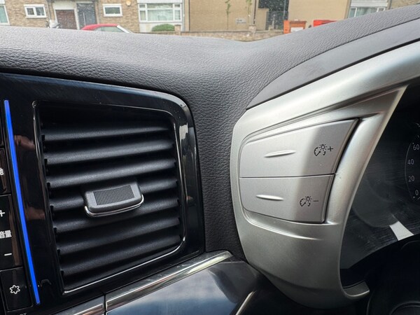 Used Nissan Elgrand 2018 for sale - 75572001: Photo 25