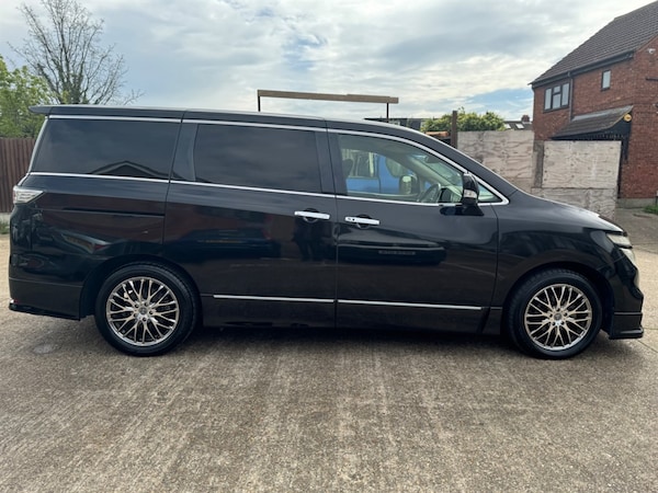 Used Nissan Elgrand 2018 for sale - 75572001: Photo 8