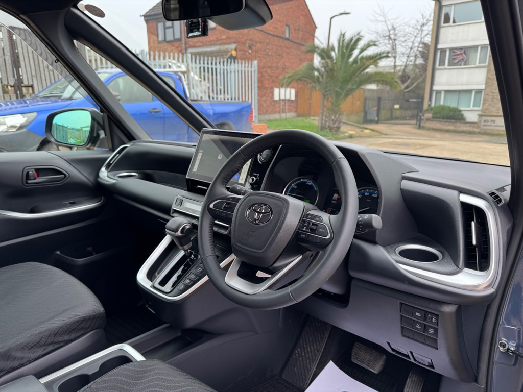 Used Toyota Voxy 2025 for sale - 77746364: Photo 12