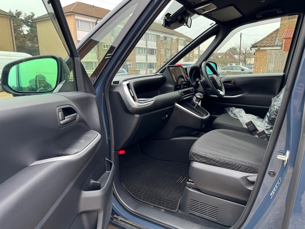 Used Toyota Voxy 2025 for sale - 77746364: Photo 14