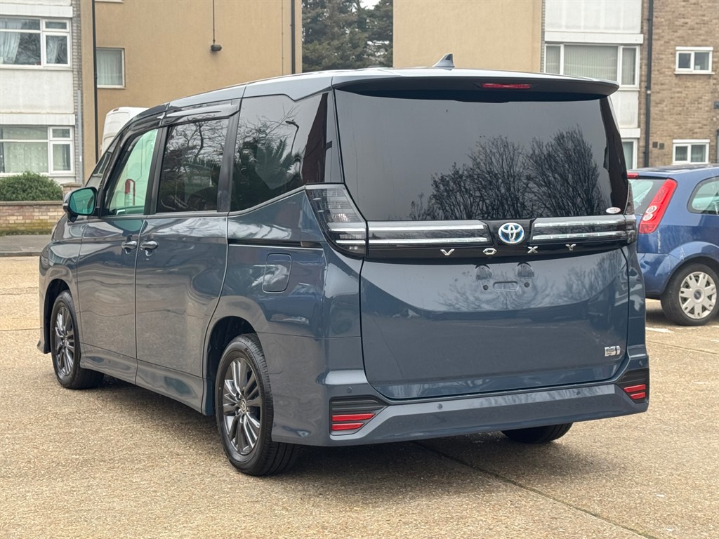 Used Toyota Voxy 2025 for sale - 77746364: Photo 4