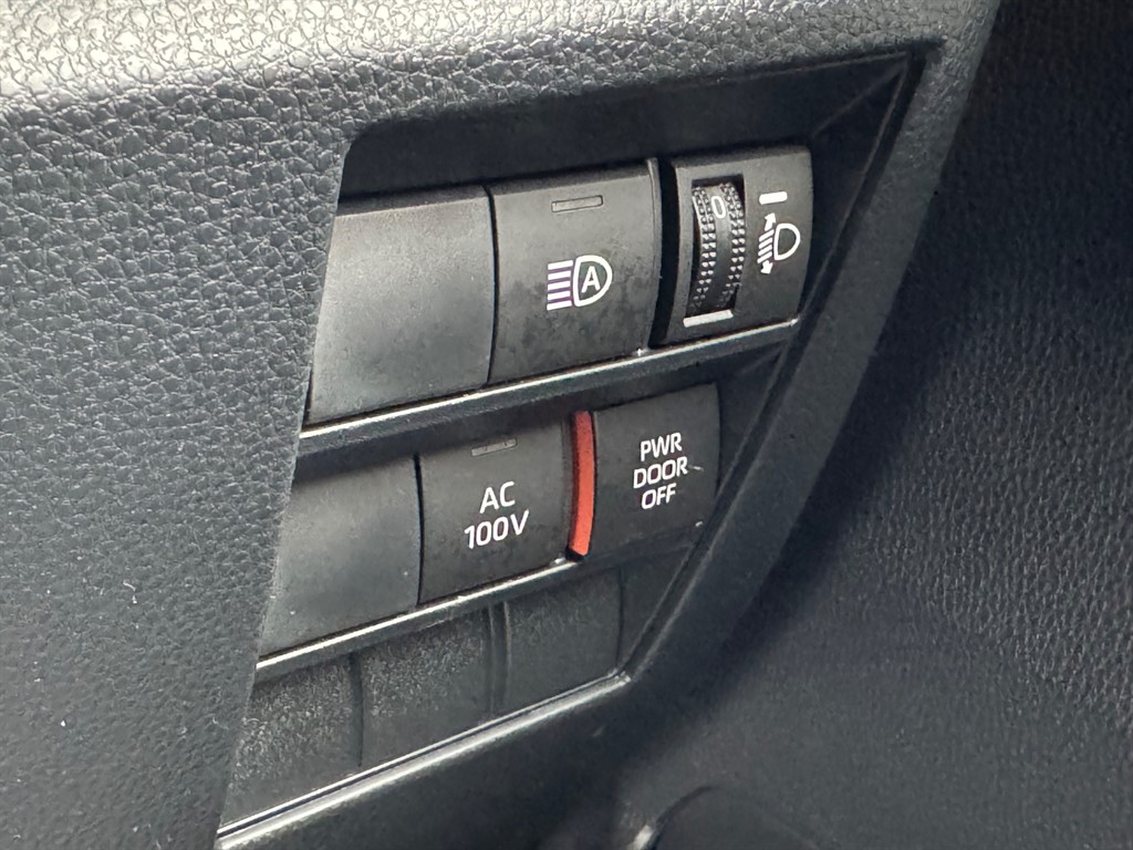 Used Toyota Voxy 2025 for sale - 77746364: Photo 42