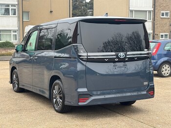 Used Toyota Voxy 2025 for sale - 77746364: Photo