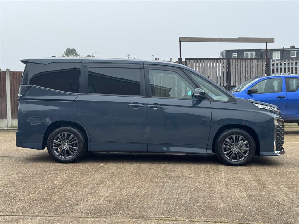 Used Toyota Voxy 2025 for sale - 77746364: Photo 7