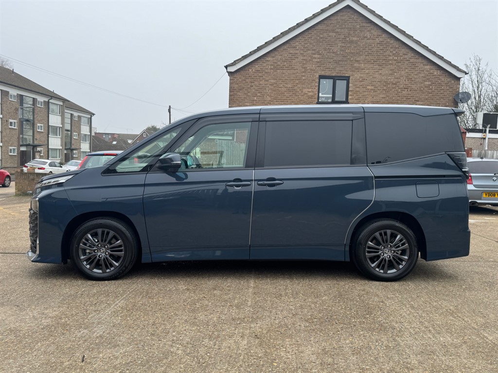 Used Toyota Voxy 2025 for sale - 77746364: Photo 8