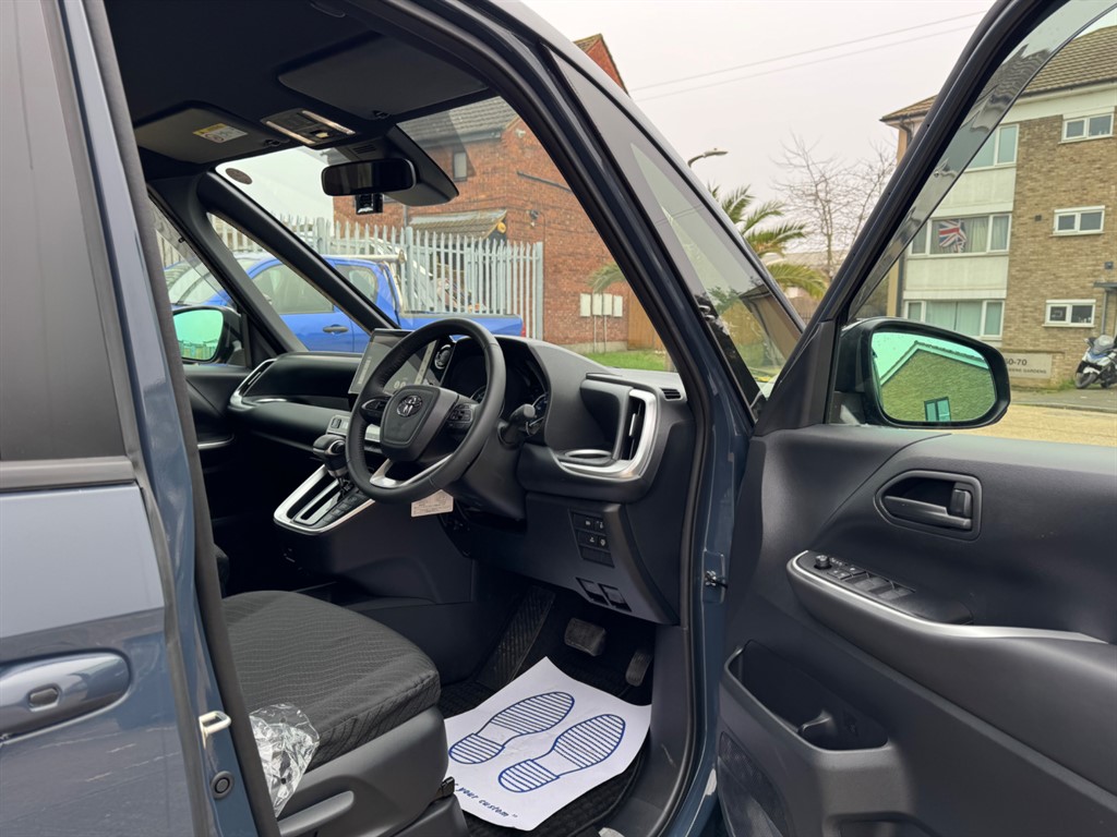 Used Toyota Voxy 2025 for sale - 77746364: Photo 9