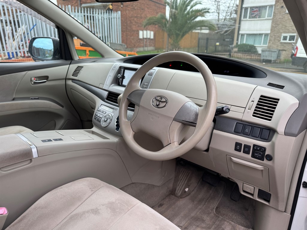 Used Toyota Estima 2016 for sale - 77300746: Photo 12