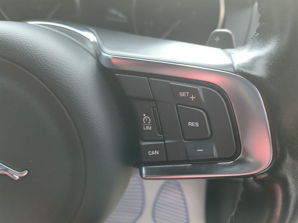 Used Jaguar XE 2017 for sale - 76922092: Photo 23