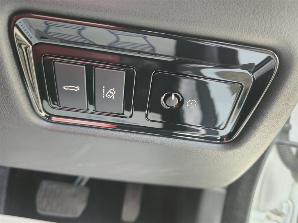 Used Jaguar XE 2017 for sale - 76922092: Photo 27